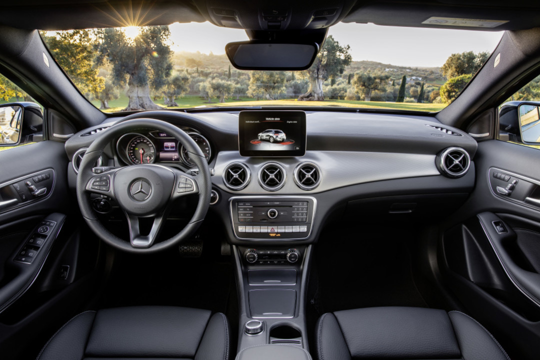 Mercedes Gla X156 Seit 2017 Mobile De Mercedes Benz Gla X156 Innenansicht Zentral Statisch Schwarz