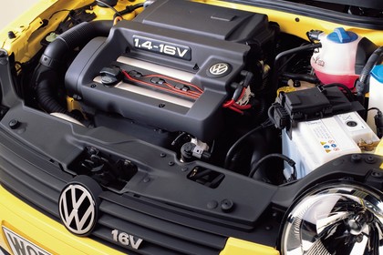 VW Lupo 6E Aussenansicht statisch Detail Motor
